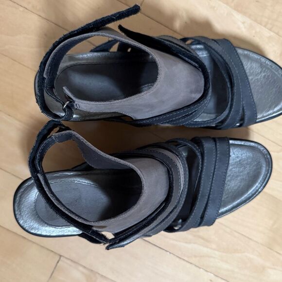 Naot Prestigehed Black/Gray Road Leather Wedge Sandal 40 NWOB - Picture 3 of 16